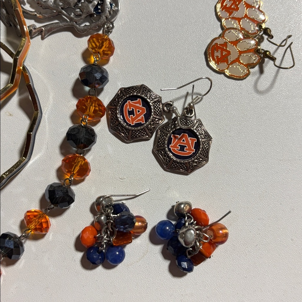 Huge lot AUBURN jewelery scarfs earrings necklaces bracelet etc!! - Picture 4 of 8